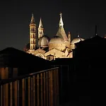 SubitoSanto Bilocale Gigliola 9A - Con terrazzo esclusivo Vista cupola Basilica di Sant\'Antonio-